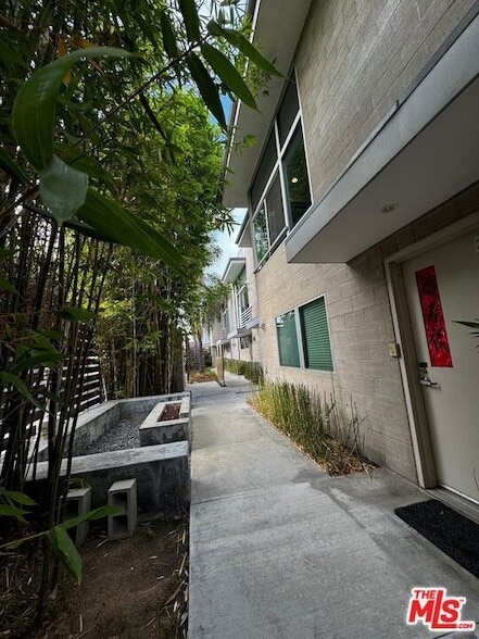 Building Photo - 717 Highland Ave