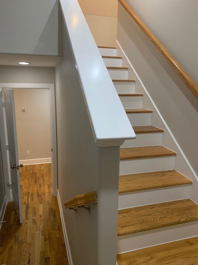 Building Photo - 3207 Hampton Rd