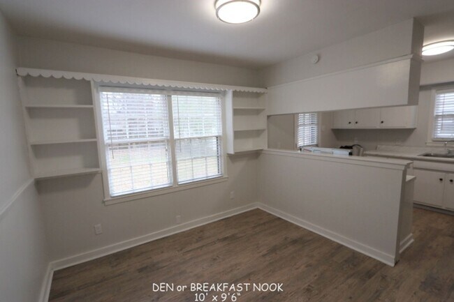 Foto del edificio - 1648 Ivy Rd