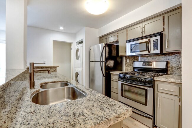 Kitchen - 1825 Selby Ave