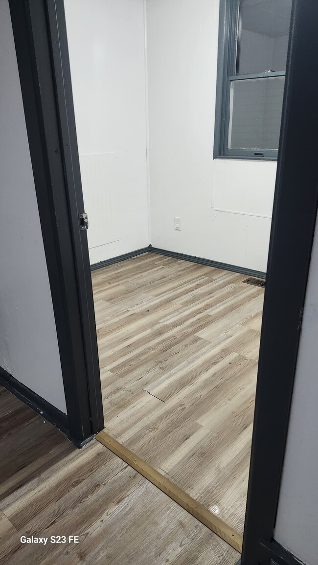Building Photo - 37 Dempster St