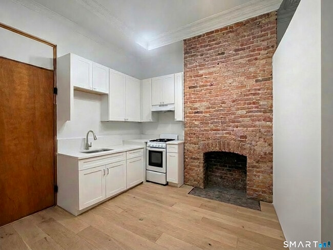 Foto del edificio - 7 Fairfield Ave