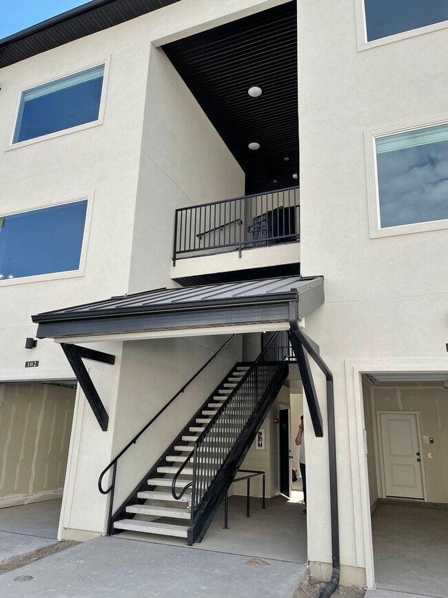 Building Photo - 551 S 1020 W