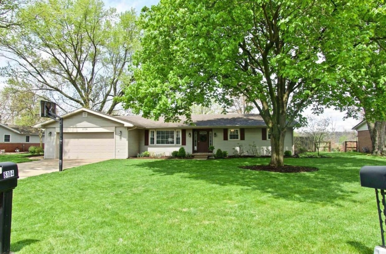 3 bed 2 bath with attached garage and fenc... House Rental in Muncie