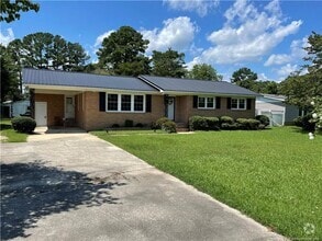 Building Photo - 950 E White Pond Rd