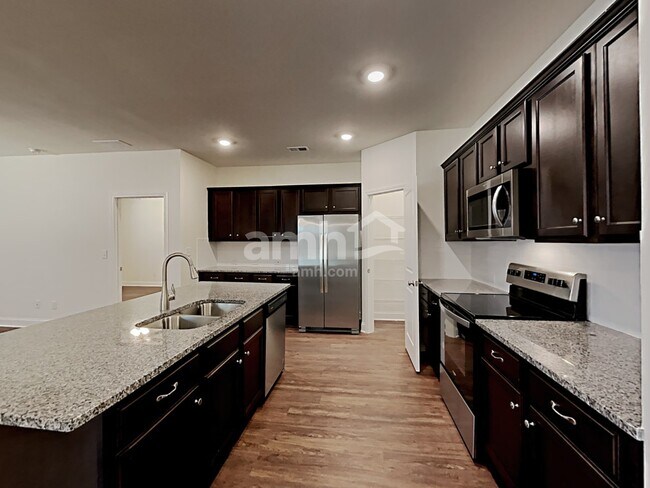 Foto del edificio - 7055 Creeksong Dr