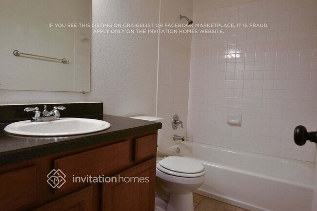 Foto del edificio - 709 W Lynn Creek Dr