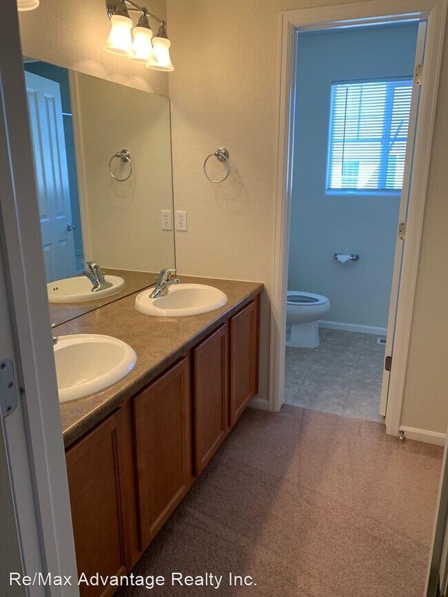 Building Photo - 7681 Sandy Springs Point