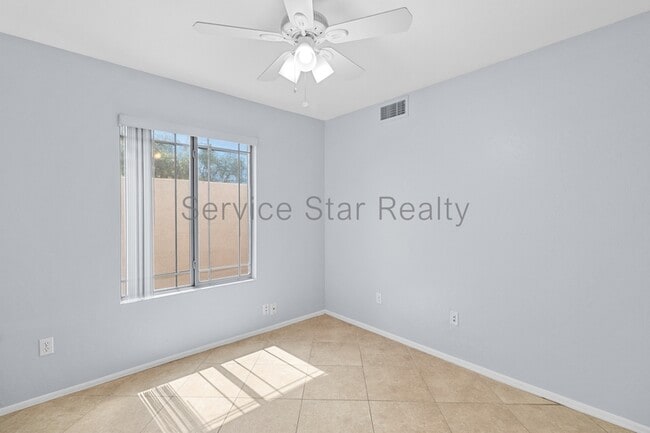 Building Photo - 2111 E Appaloosa Rd