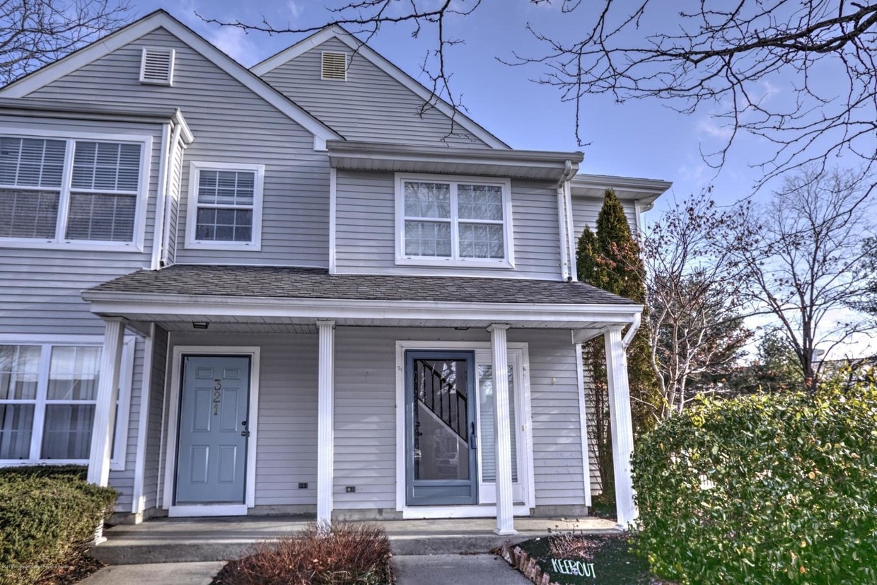 322 Towne Dr, Manalapan Township, NJ 07726 Condo for Rent in Manalapan Township, NJ