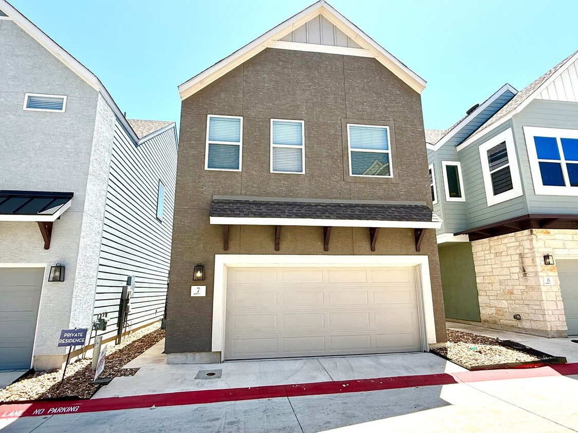 Primary Photo - **MOVE IN SPECIAL** 2-Story 3 Bedroom / 2.5 Bath Home In Gated Community!