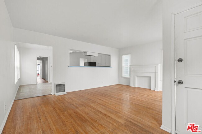 Foto del edificio - 11813 Gateway Blvd