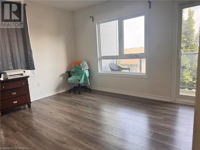 Photo du bâtiment - 1430 Highland Rd W