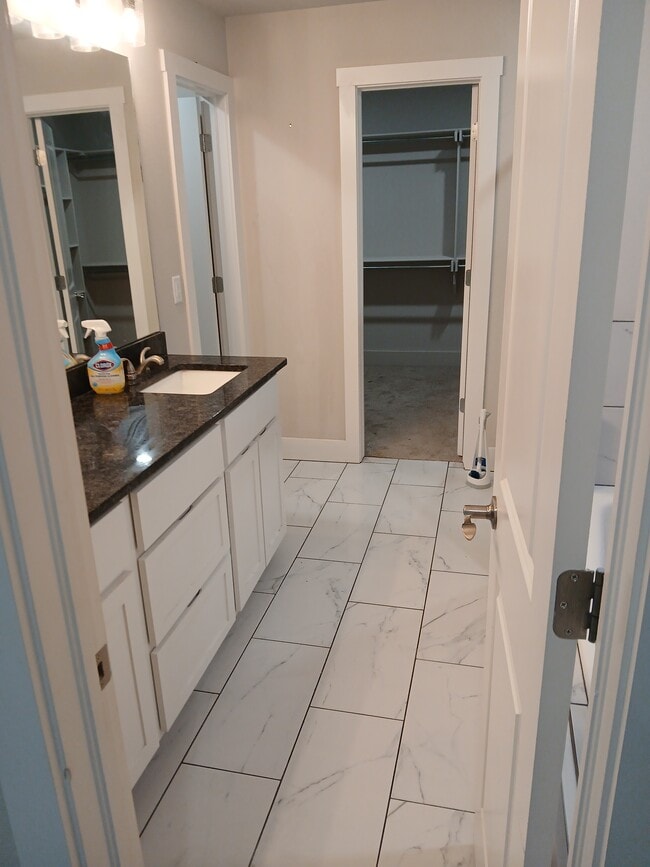 Building Photo - 324 Marsanne St