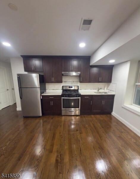 Building Photo - 5 Gotthart St