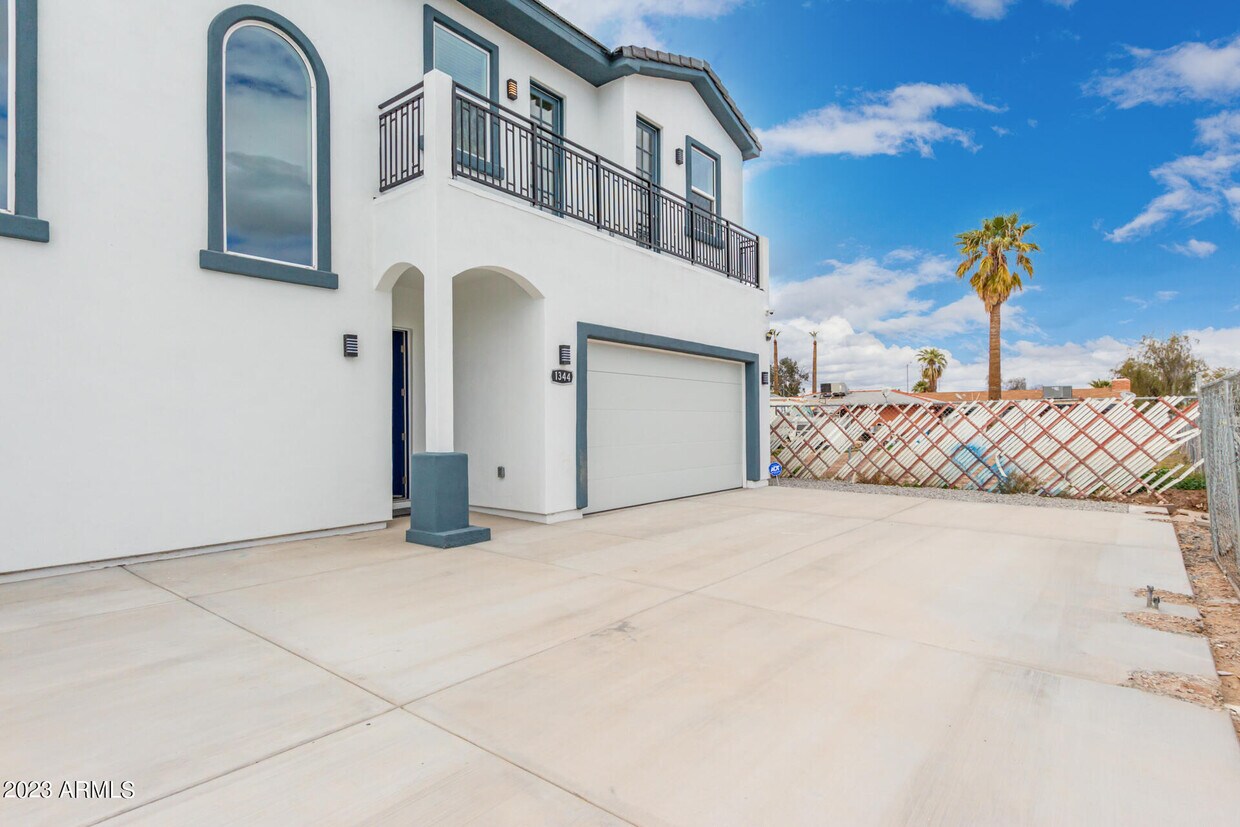 Foto principal - 1344 E Polk St