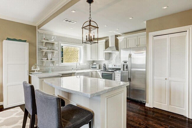 Foto del edificio - 651 Bering Dr