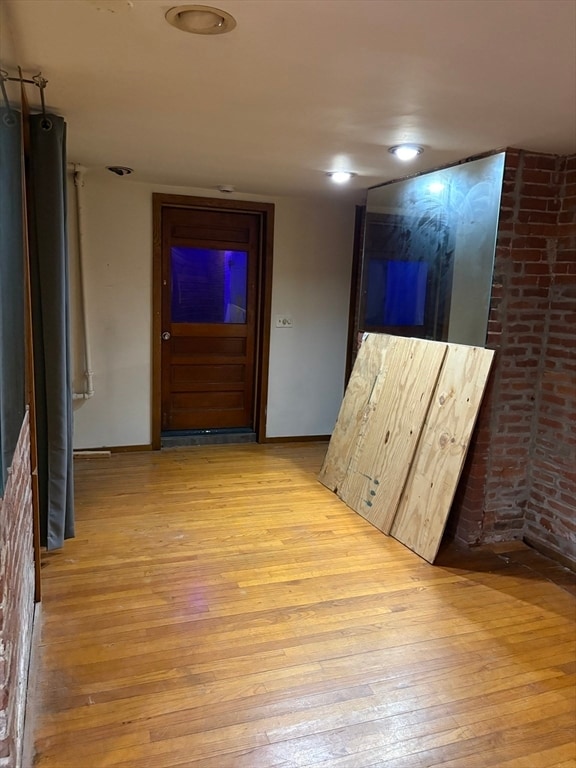 Building Photo - 76 Maple St