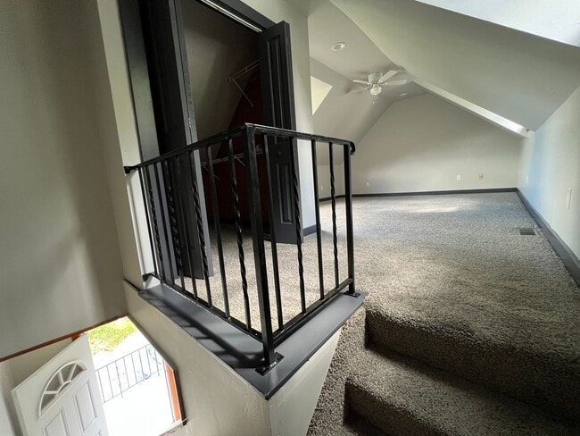 Foto del edificio - Charming 1-Bedroom Home with Walk-In Close...