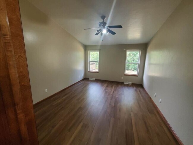 Master Bedroom - 1305 Trailside Ter