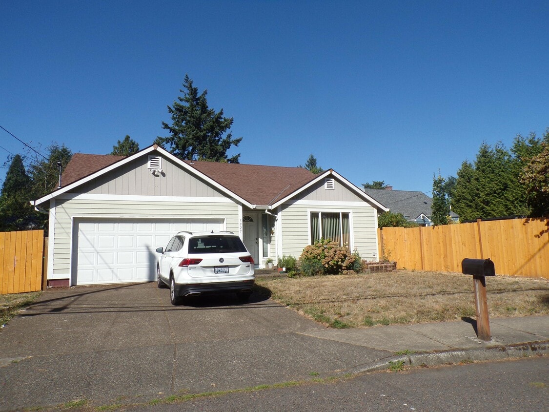 Primary Photo - 3927 SE 100th Ave