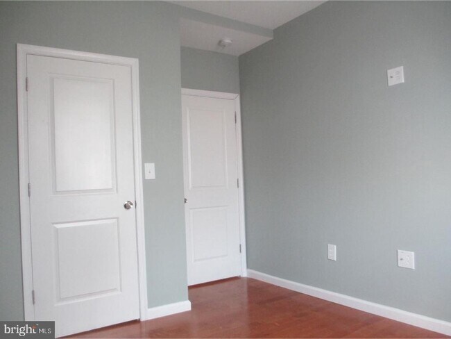 Building Photo - 1239 N 28th St