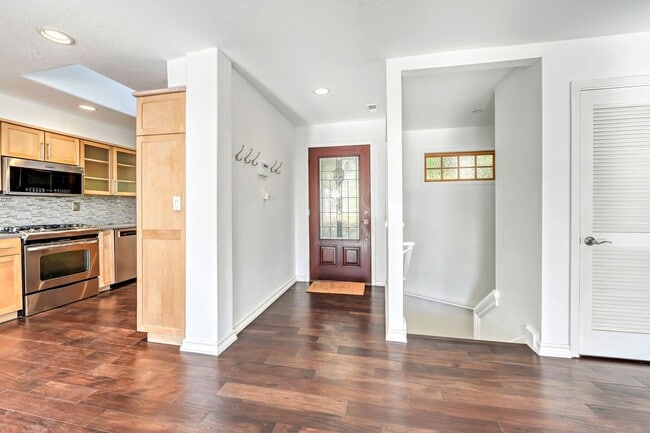 Building Photo - Updated Mid-Century 4BR / 2.5BA Daylight Ranch w/ Panoramic Views, Double Decks, A/C + 2-Car Garage