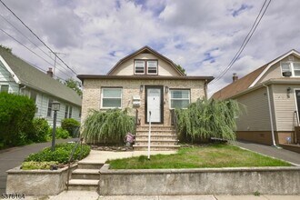 Building Photo - 77 Birch St