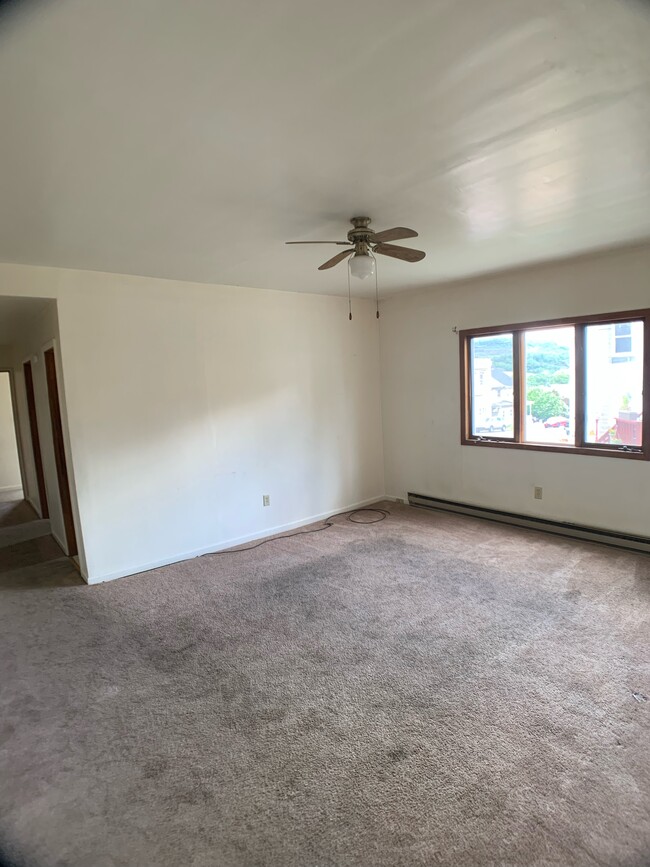 Living Room - 114 E Ruddle St