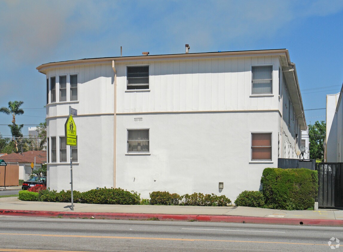 Foto del edificio - 6164 Packard St