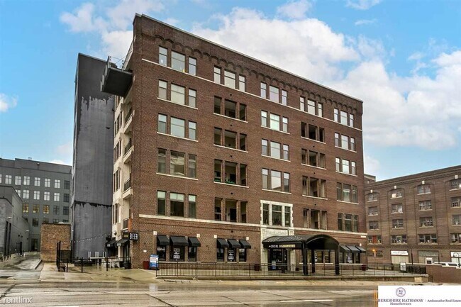 Building Photo - 1 br, 1 bath Condo - 902 Dodge St Apt 503
