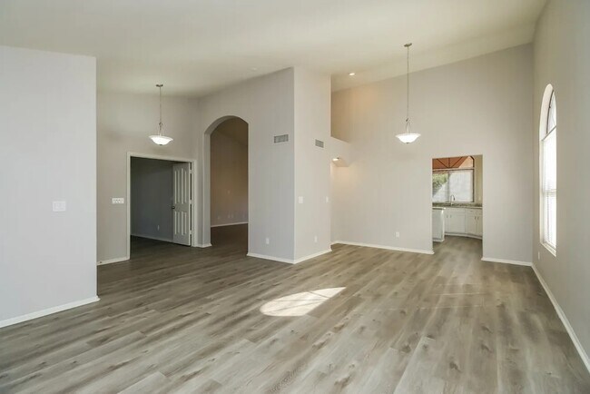 Foto del edificio - 214 N Honeysuckle Ln