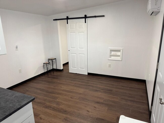 Foto del edificio - 1 Bed 1 bath Efficiency