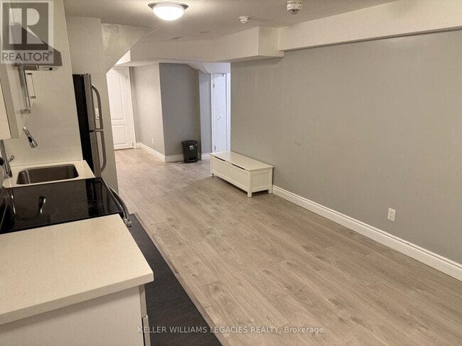 Building Photo - 26 Marita Pl
