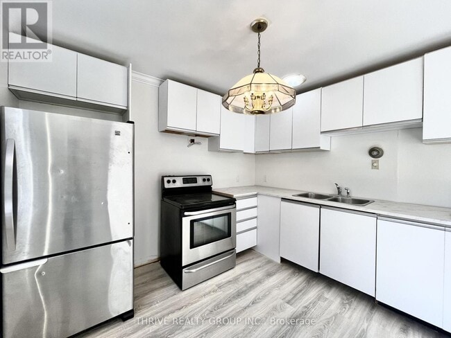 Building Photo - 120 Hawthorne Rd