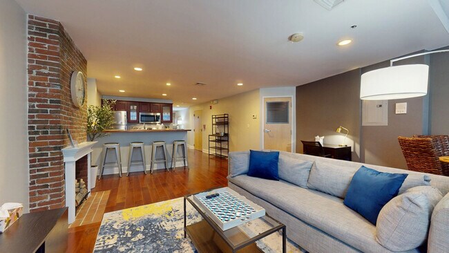 Building Photo - 15 Union St