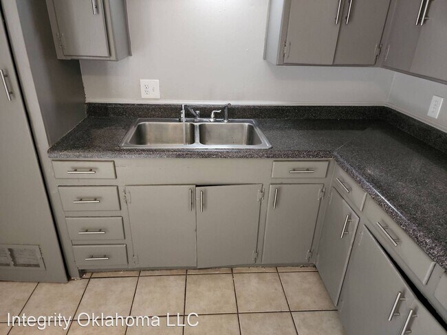 Foto del edificio - 4 br, 1.5 bath House - 1309 Locust Dr.