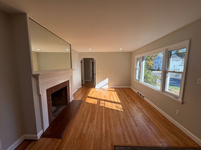 Foto del edificio - Conveniently Located 3 Bedroom Ranch