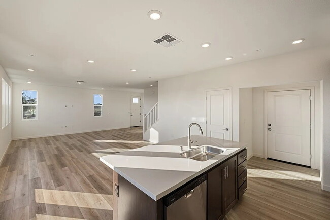 Building Photo - "Spacious 4-Bed, 3-Bath Oasis in Sacramento's Delta Shores!"