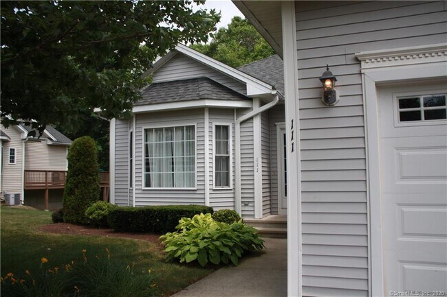 Building Photo - 111 Pondview Cir