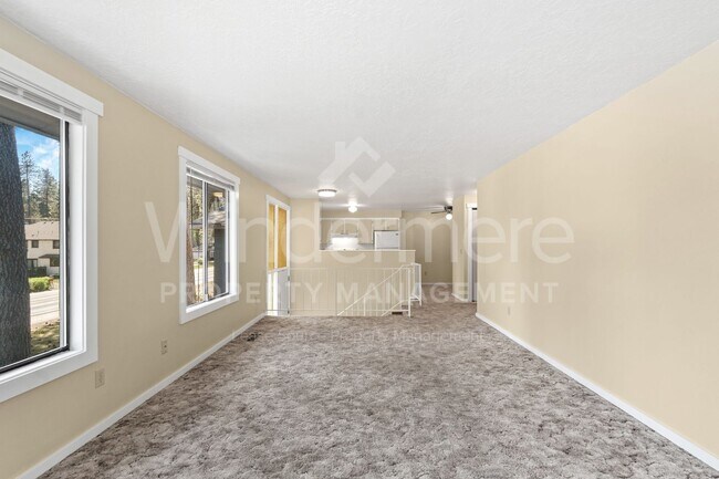 Building Photo - 7805 E Upriver Dr