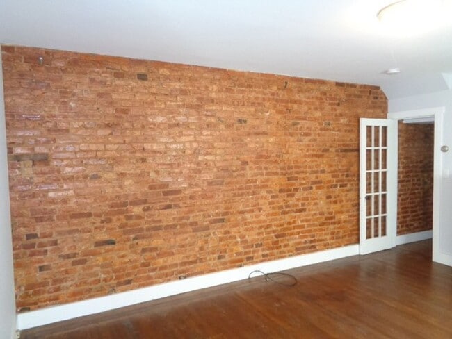 Building Photo - 4025 Falls Rd