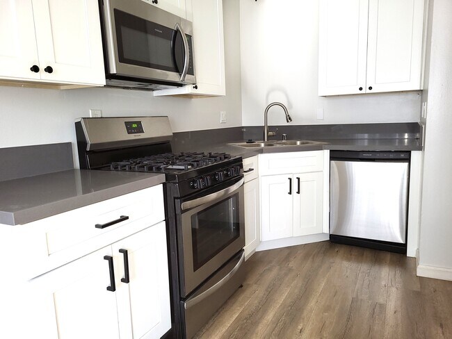 Gourmet Kitchen - 414 13th St