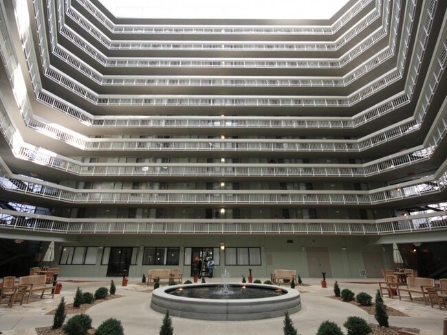 Foto del edificio - Trinity Towers Senior Apartments - Age 62+