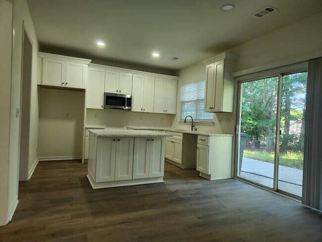 Foto del edificio - 2025 Kyrle Ln NW
