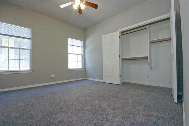 Building Photo - 2410 Leon St