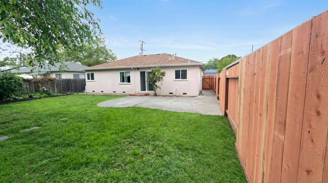 Building Photo - Renovated 3 Bd House in San Lorenzo Village w/ Large Yard Near Schools