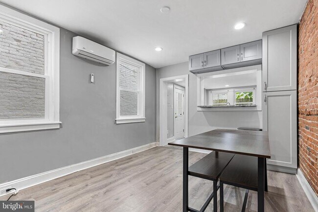 Foto del edificio - 129 E West St