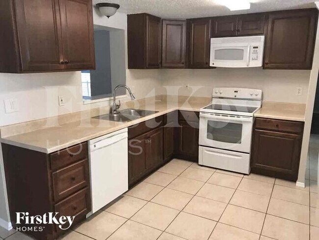 Building Photo - 8733 Roble Way