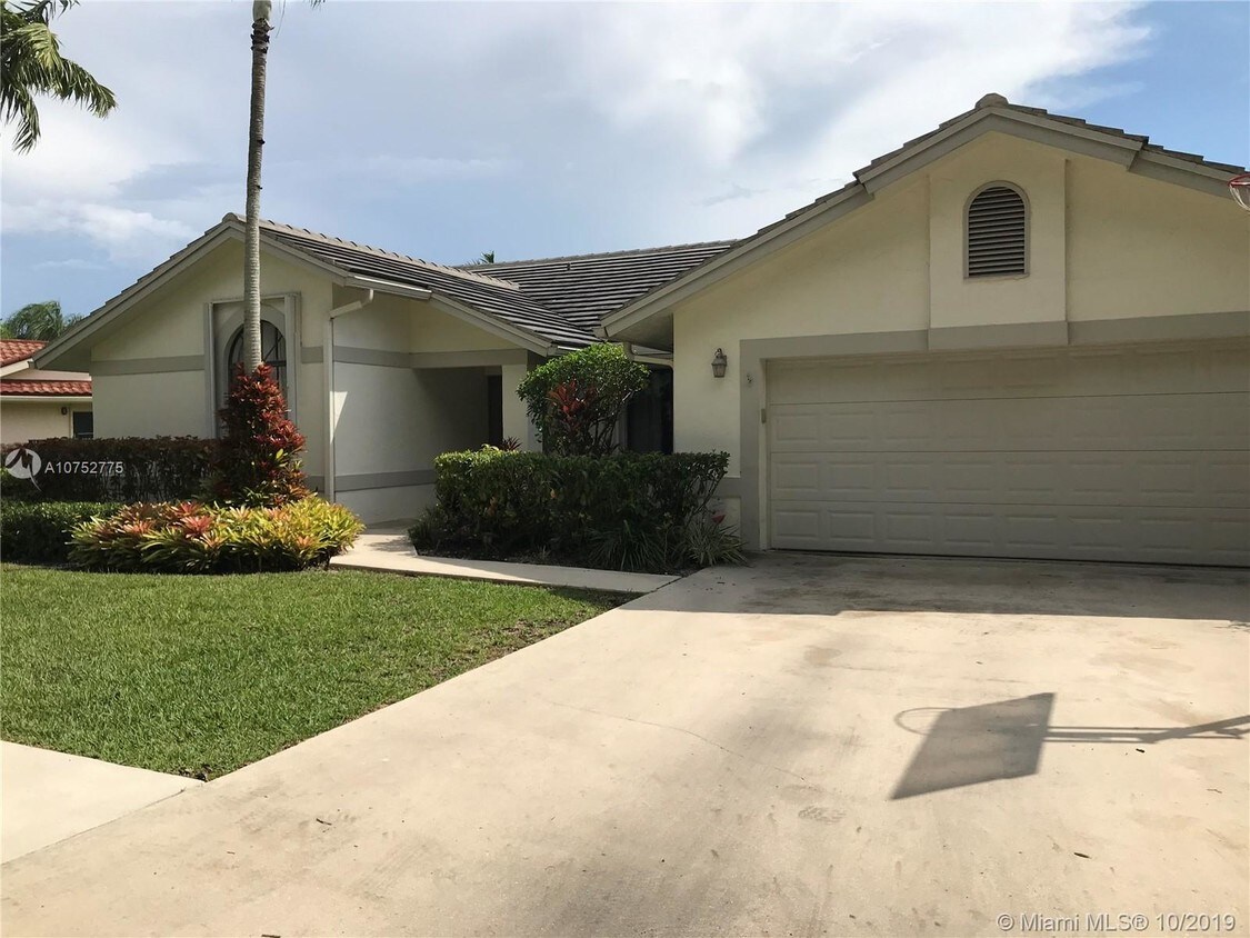 Primary Photo - 1612 Eastlake Way